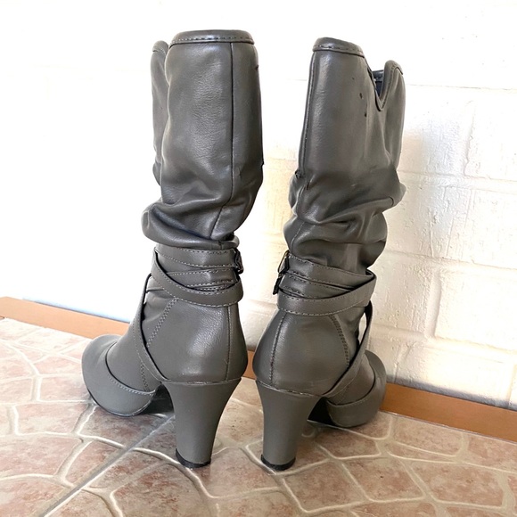 Gray heeled boots US size 7  strappy, short boots - Picture 4 of 6